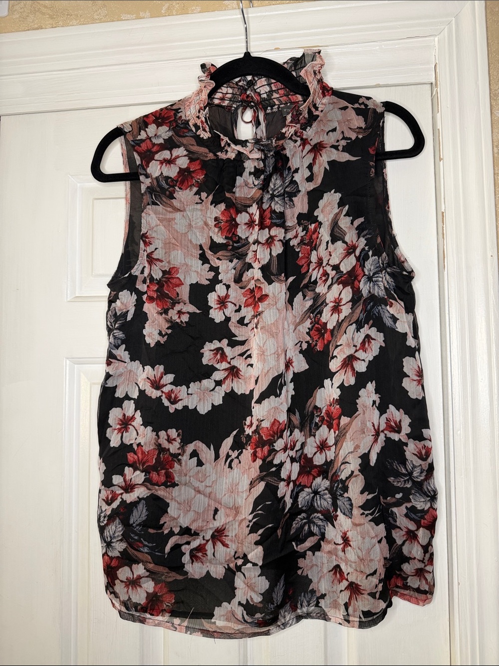 Vince Camuto Black Sleeveless Floral Ruffle-Neck